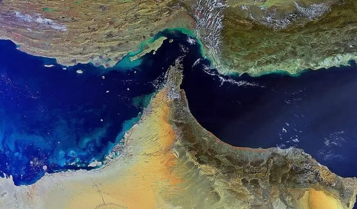 Britania dhe Katari po udhëheqin nismën për rihapjen e Hormuzit