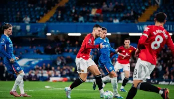 Chelsea vazhdon tatëpjetën, Man. United mjatohet me një gol por merr 3 pikët në “Stamford Bridge” (video)