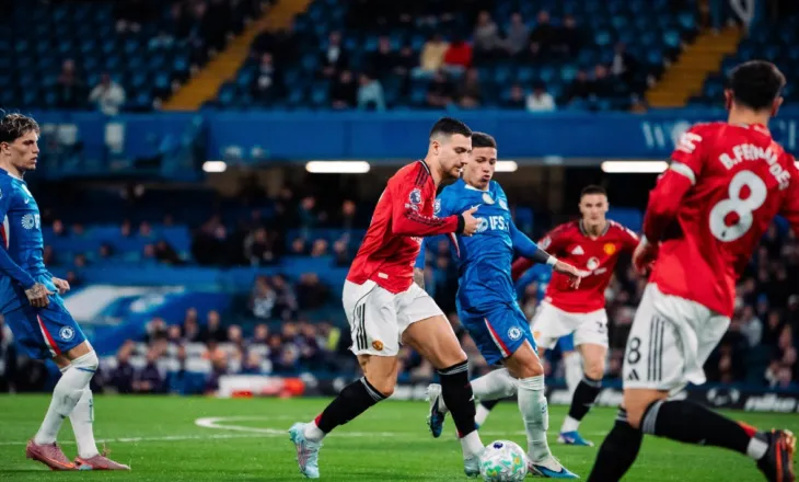 Chelsea vazhdon tatëpjetën, Man. United mjatohet me një gol por merr 3 pikët në “Stamford Bridge” (video)