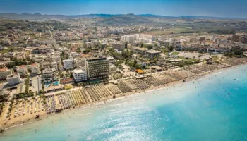 Çmimet e banesave në bregdet po rriten me ritme të larta, tregu në Tiranë “po ftohet” ndjeshëm