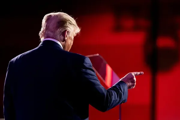 Çmimi i naftës arrin në 110 dollarë pas kërcënimeve të Trump ndaj Iranit