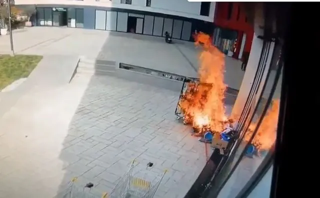 Dalin pamjet, si nisi zjarri tek pallati pranë “Farmacisë 10” në Tiranë (VIDEO)