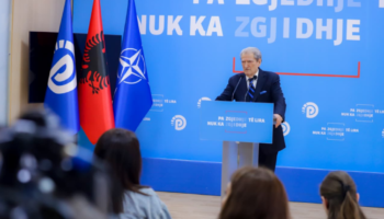 Demokratët e Durrësit kërkuan ballafaqim, Berisha: Mos hajdeni tek unë tani që ju mbaroi kontrata e qirasë!