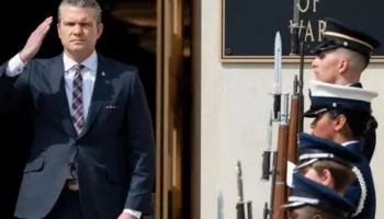Demokratët në SHBA kërkojnë shkarkimin e shefit të Pentagonit, Hegseth