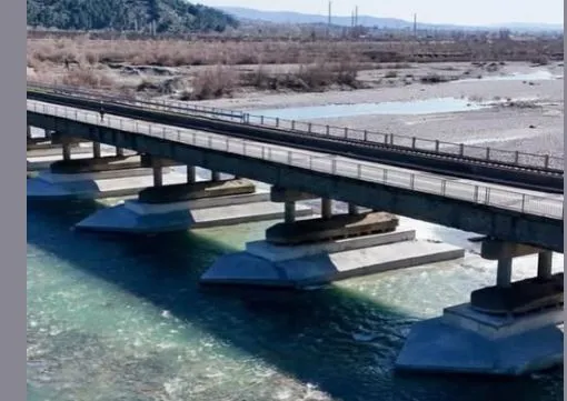 “Dëmtohet qëllimisht Ura e Milotit”, ARRSH: Fugat metalike të urës u dëmtuan si pasojë e një tentative grabitjeje