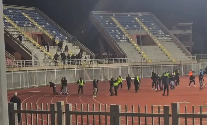Dëmtuan stolat e “Loro Boriçit”, procedohen 6 tifozë pas ndeshjes Vllaznia-Teuta