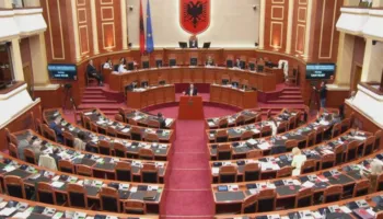 Depozitohet në Kuvend projektligji për mbrojtjen e fëmijëve dhe të rinjve nga propaganda gjinore