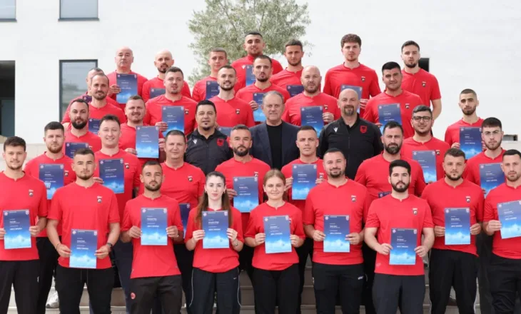 Diplomohen 35 trajnerë të rinj, mbyllet me sukses edicioni i radhës për Kursin UEFA C në Tiranë