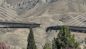 “Do të përfundojmë me një vend të rrënuar”, iranianët reagojnë ndaj goditjes së urës