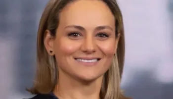 Drejtuesja shqiptare e JP Morgan akuzohet për abuzim seksual, si e kërcënoi dhe drogoi punonjësin duke i kërkuar favore seksuale 