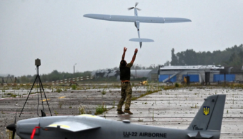 Dronët që ndryshojnë rregullat e lojës: Nga Reaper deri tek mini-bombat e Ukrainës