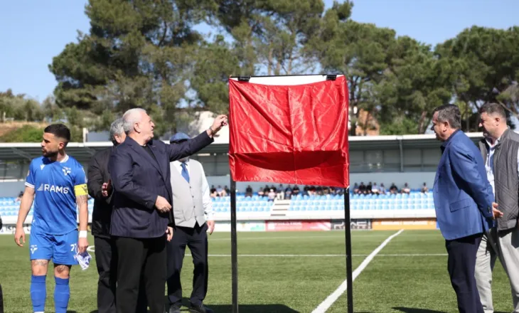 Duka inaguron tribunën e re moderne në stadiumin e Vorës, ne ceremoni marrin pjesë edhe Kryetari i Bashkisë dhe Ministri Turizmit, Kulturës dhe Sportit (foto)