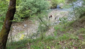 E rëndë te Ujëvara e Sotirës/ Ra nga lartësia, ndërron jetë shoferi i turistëve (EMRI)