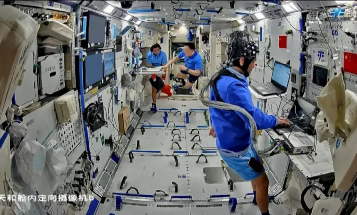 Ekuipazhi i anijes “Shenzhou-21” realizon me sukses një sërë eksperimentesh hapësinore