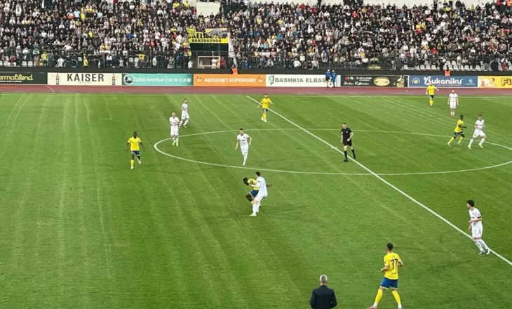 Elbasani ‘shkund’ Vllazninë, Flamurtari rrit kredencialet me Maksutin