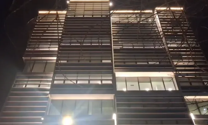 EMRAT / Goditja e call-centerave, 7 të arrestuar dhe 2 me ndalim dalje jashtë vendit. 80 të shoqëruar