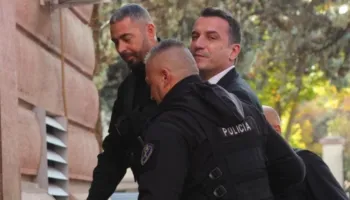 Erion Veliaj lë paraburgimin, kontroll mjekësor në një spital privat