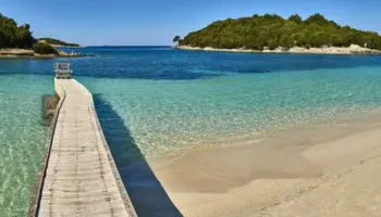 Express: Mes rritjes së kostove të udhëtimit, Shqipëria cilësohet si alternativë më e mirë se ‘Maldivet’