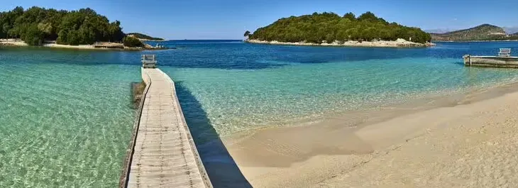 Express: Mes rritjes së kostove të udhëtimit, Shqipëria cilësohet si alternativë më e mirë se ‘Maldivet’