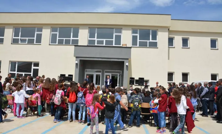 “Fëmijët në shkollë deri në 16:00”, kur do të nisë programi?