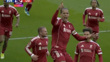 Fitore e çmendur e Liverpool-it në derbi, Van Dijk shënon në minutën e 101-të. Broja luan minutat e fundit në humbjen e Burnley