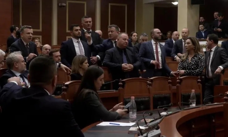 Flamur Noka kërcënon Taulant Ballën në seancë: Do të të rrjep si kec, të bëj atë që s’të shkon në mendje
