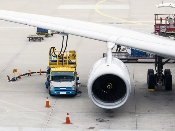 Fluturime dhe anulime, sa karburant për avionë kanë vendet? Skenari ekstrem i racionimit