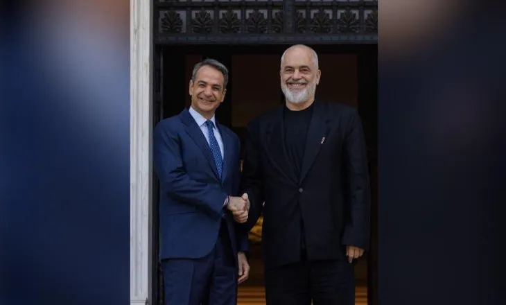 Foto-lajm/ Vizita zyrtare në Athinë, kryeministri Edi Rama pritet nga Mitsotakis