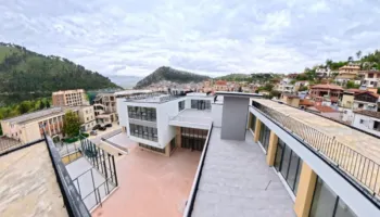 FOTO / Rama: Shkolla “22 Tetori” me laboratorë modernë dhe hapësira sportive