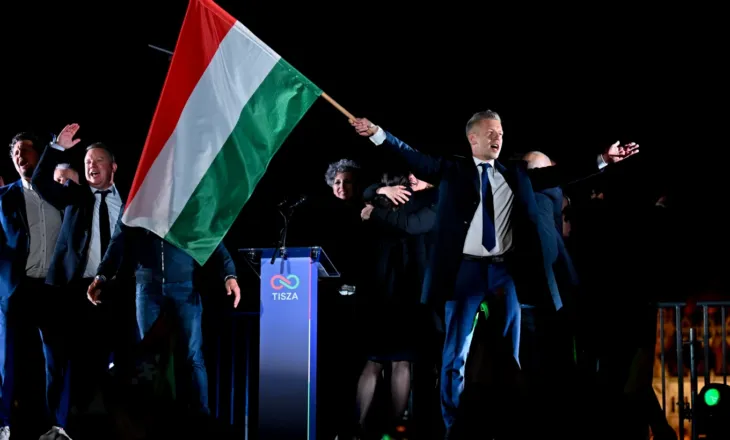 Fotot pikante nga Hungaria: Votuesit i japin fund sundimit 16-vjeçar të Viktor Orbánit