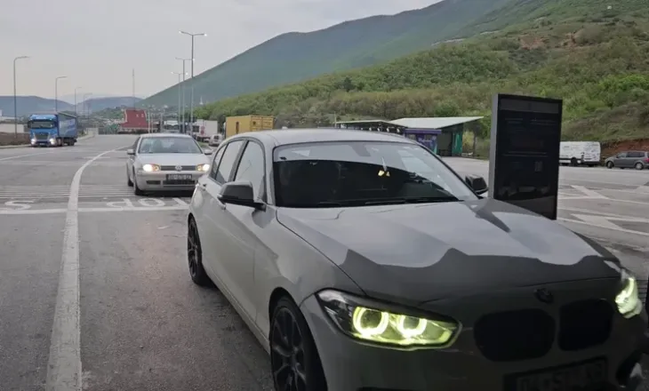 Fundjava sjell fluks të lartë lëvizjesh në pikën kufitare të Morinës, mijëra qytetarë vijnë në Shqipëri për pushime