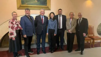 Gjekmarkaj nga Suedia: BE po e mbështet Shqipërinë, por sfidat për demokracinë mbeten