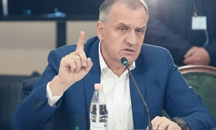 GJKKO pranoi kërkesën për ta lënë jashtë kafazit në sallën e gjyqit, reagon Ilir Beqaj: I akuzuari nuk është spektator!