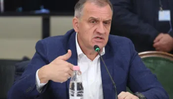 “GJKKO si hotel me 5 yje”, Beqaj ironi te ‘Sterilizimi’: Kështu është kur e ke avokatin 3 metër larg dhe…