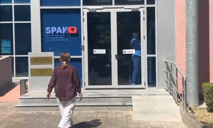 GJKKO ‘ultimatum’ kryebashkiakes së Roskovecit: Nëse mungon në seancën e radhës, gjykimi në mungesë