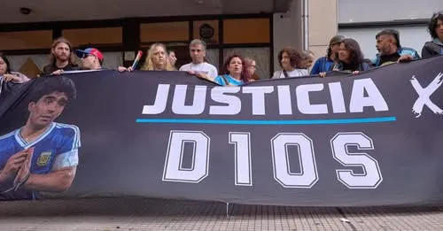 Gjyqi për vdekjen e Maradonës, ish-mjeku personal mohon akuzat: Ja çfarë problemesh kishte