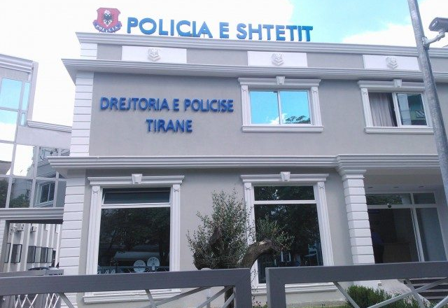 Goditen grupet kriminale që shpërndanin drogë në Tiranë, 30 urdhër-arreste
