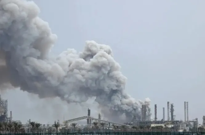 Goditet me dronë një nga rafineritë më të mëdha të naftës në Kuvajt