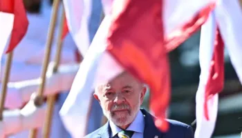 Goditje politike për presidentin e Brazilit, ligjvënësit votojnë kundër vetos së Lilas që ndalonte rishikimin e dënimit me burg të Bolsonaros