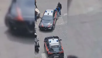 Grabitja e frikshme si në filma në Itali, maska aktorësh, pengje dhe arratisja me tunel poshtë bankës