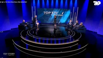 Grida Duma përplaset me Alfred Lelën, e përzë nga studio e emisionit: Atë gishtin… (VIDEO)