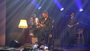 “Hajde n’ballon” me Shpat Dedën, koncert magjik në universitetin e arteve, “neo soul” dhe poezi në skenë