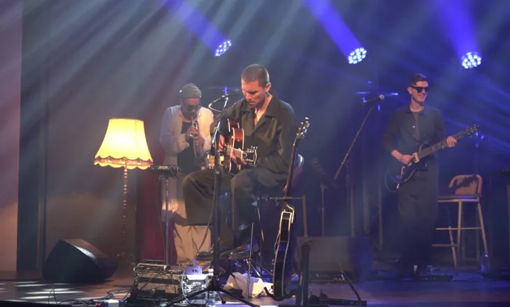 “Hajde n’ballon” me Shpat Dedën, koncert magjik në universitetin e arteve, “neo soul” dhe poezi në skenë