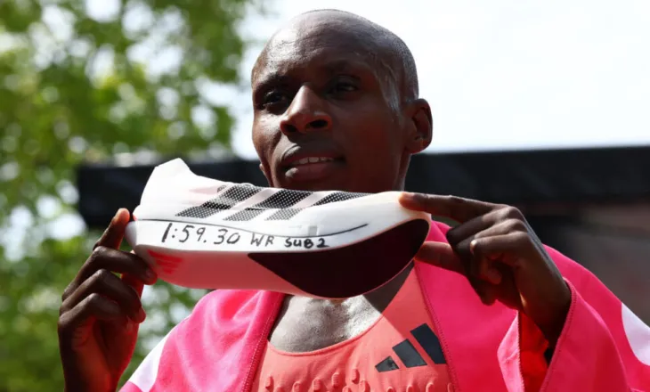 Historike!!! Për herë të parë maratona realizohet nën 2 orë, keniani Sawe vendos rekord të ri