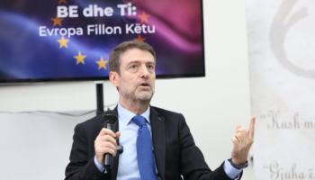 Hoxha mbështet protestën e studentëve në Shkup: Gjuha amtare, e drejtë themelore!