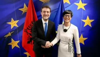Hoxha takon Kos në Bruksel: Perspektiva evropiane e Shqipërisë e ndërtuar mbi standardet e BE