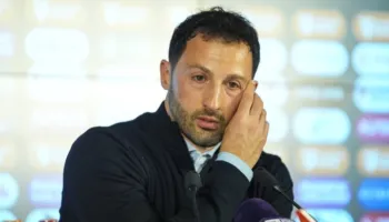 Humbi thellë në derbi, Tedesko shkarkohet nga Fenerbahçe