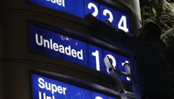 Hyn në fuqi vendimi i Bordit të Transparencës! Pikat e karburanteve vendosin tabelat me çmimet e reja