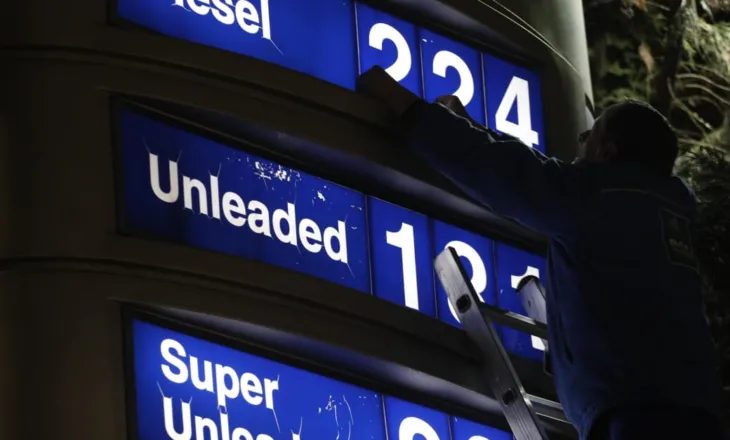 Hyn në fuqi vendimi i Bordit të Transparencës! Pikat e karburanteve vendosin tabelat me çmimet e reja