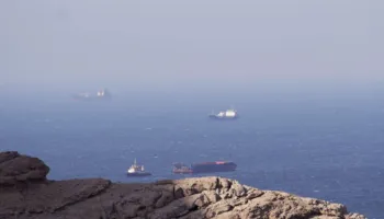 I bllokuar nga SHBA në det, Pakistani i hap Iranit gjashtë rrugë tokësore për të transportuar mallra